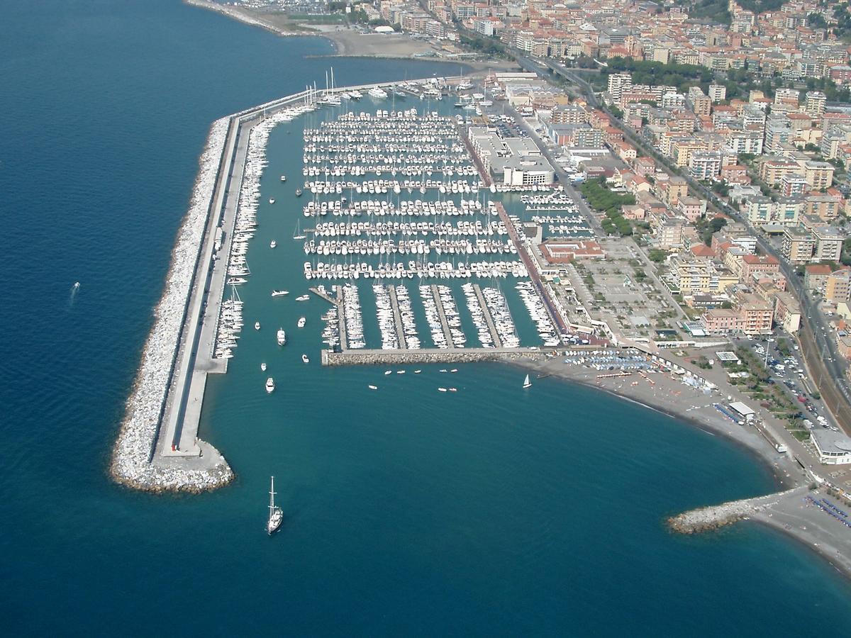 Blu Hotel Lavagna Buitenkant foto